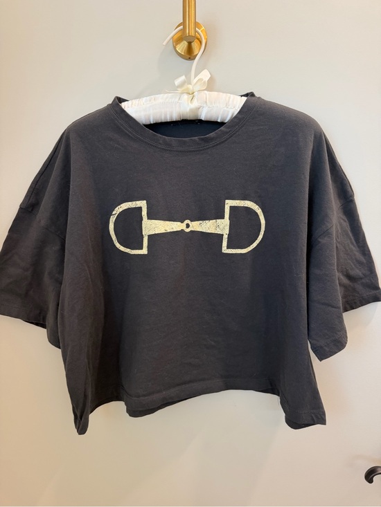 Glitzy Bella Tops - Black Short Sleeve Graphic Crop Tee with Gold Horse Bit Motif